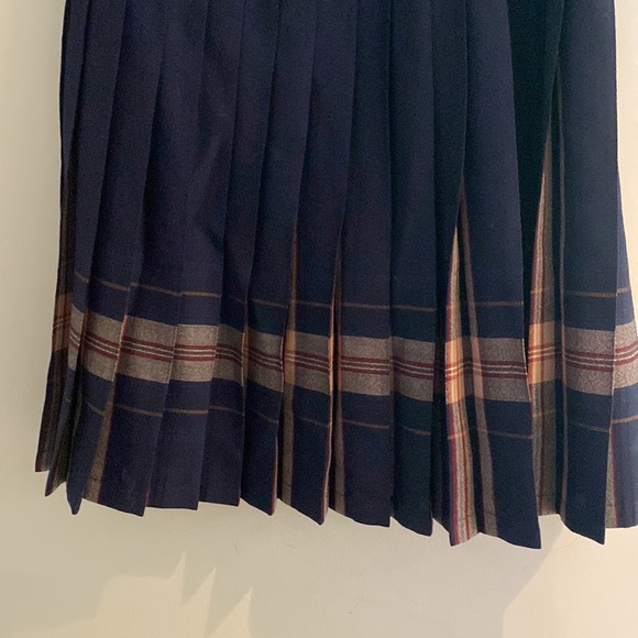 Vintage Navy Skirt with Pleated Plaid (authentic - bought in Scotland) - Picture 3 of 8